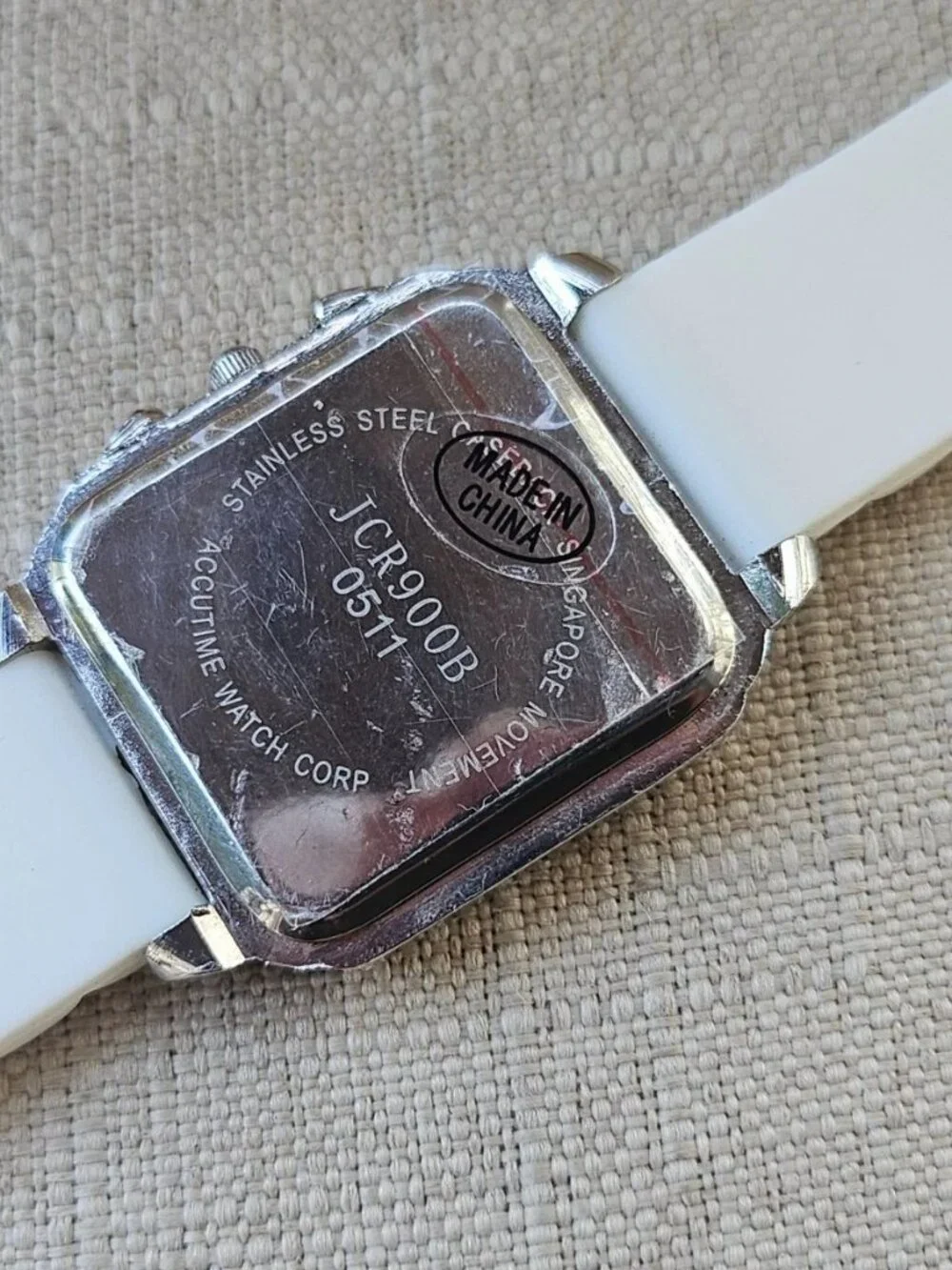Share Fashion Wristwatch Crystals Accent Bezel Silver Tone Case Analog Quartz Wa